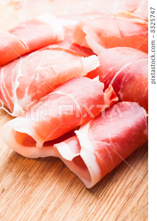 prosciutto slices 8325747
