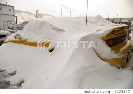 Car in a Snow. 8325837