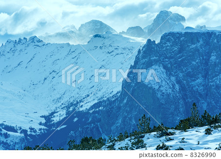 Beautiful winter mountain landscape. 8326990