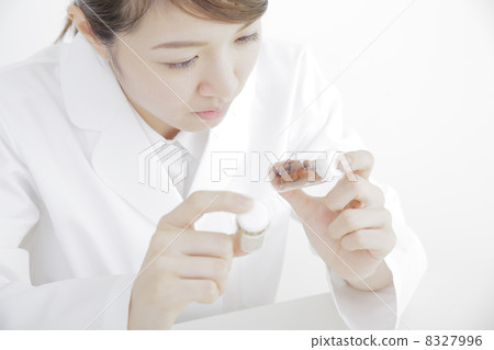 研究員 8327996