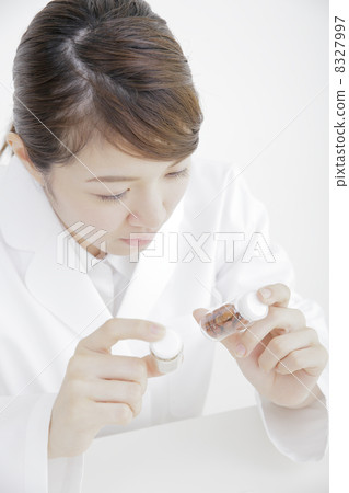 研究員 8327997
