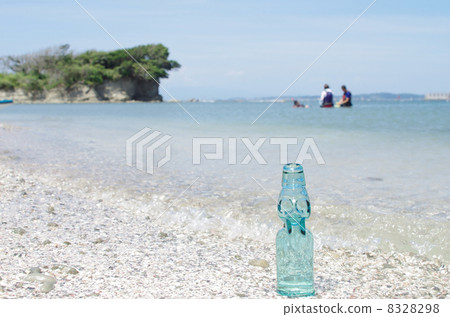 A scene of the bottle of Ramune and the Otogasazaki 8328298