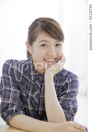 女性肖像 女性肖像 8328795