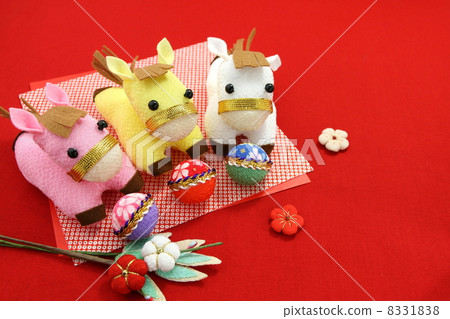 Family New Year's card in the afternoon 8331838