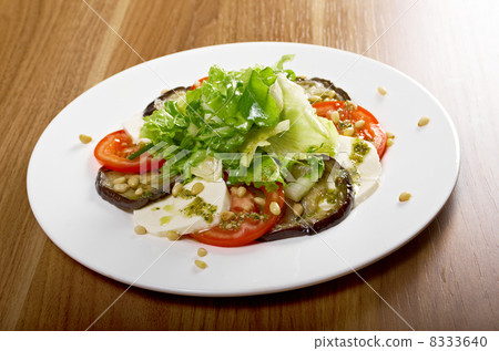 roasted eggplant with tomatoes 8333640