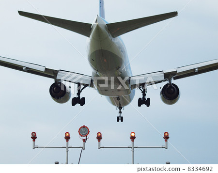 airplane  8334692