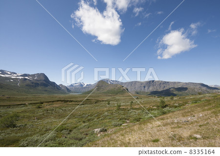 Valley Leirungsdalen and mountain Knutsho (Jotunheimen, Norway) Valley Leirungsdalen and mountain Knutsho (Jotunheimen, Norway) 8335164