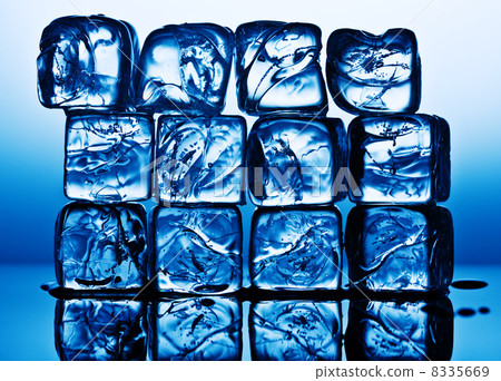 Ice cubes 8335669