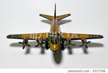 Tin toy airliner 1 8337586