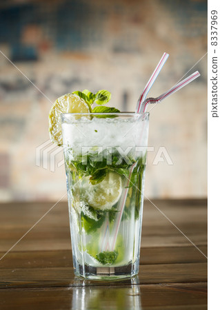 mojito cocktail 8337969