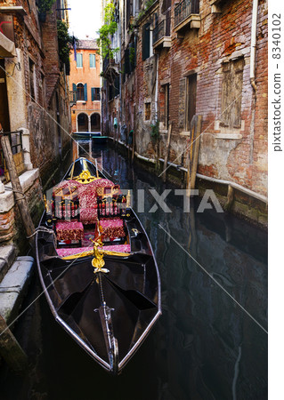 Venetian gondola 8340102