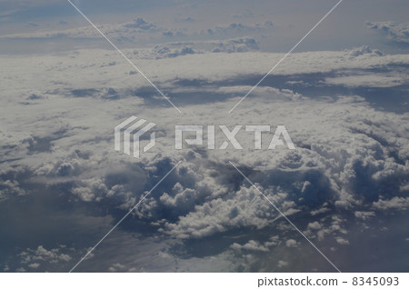 Clouds coming down 8345093