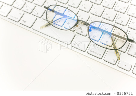 Keyboard and glasses Keyboard and glasses 8356731