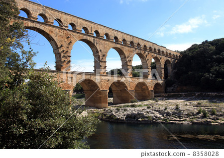 Pont du Gard的渡槽 Pont du Gard的渡槽 8358028