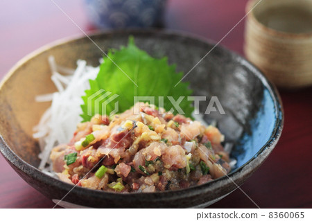 Let's lick a horse mackerel at the table 8360065