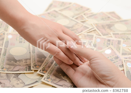 現金和男人和女人的手 現金和男人和女人的手 8362788