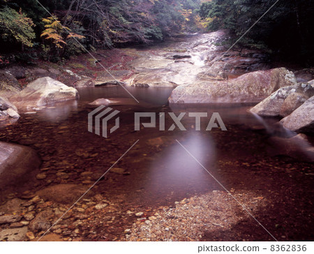 深秋滑谷 深秋滑谷 8362836