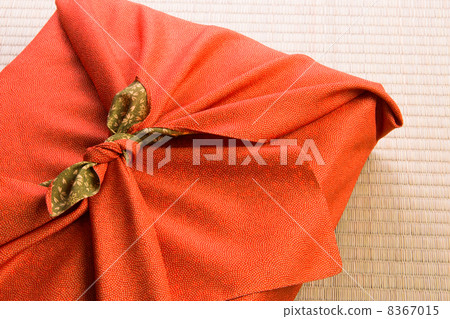 Furoshiki wrapping gift 8367015