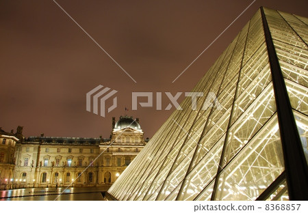 Louvre Museum 8368857