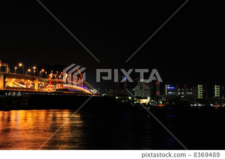Night view of Kobe Bridge 8369489