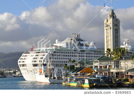 Honolulu port Honolulu port 8369983