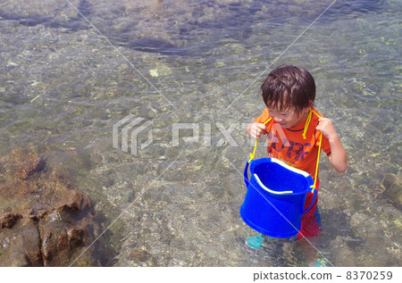 Child with eyeglasses 8370259