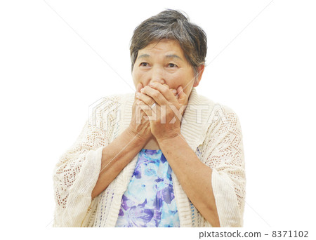 A woman who feels horror 8371102