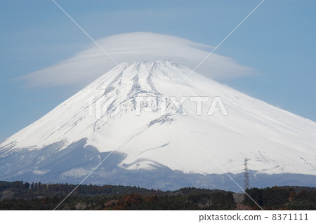 Fuji and umbrella clouds (01) 8371111