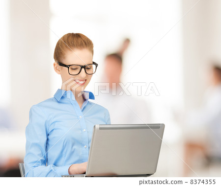 woman with laptop 8374355
