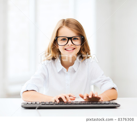student girl with keyboard 8376308