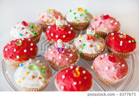 Birthday children muffins in red and pink 8377673