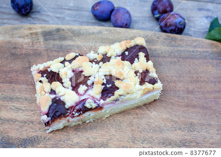 Fresh baked plum cake 8377677