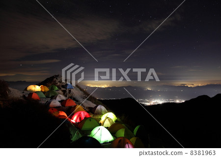 帳篷村夜景 8381963