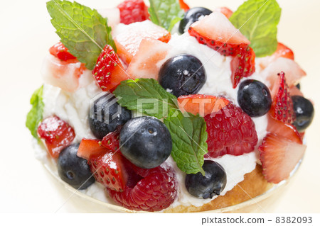 Fruit parfait 8382093