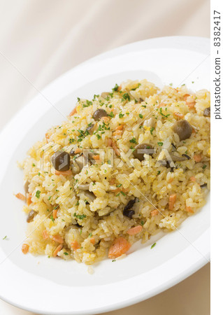 三文魚和蘑菇肉飯 8382417