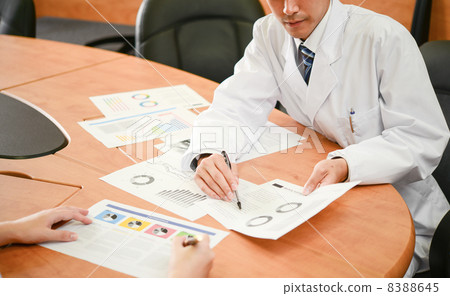 Meeting scenery 8388645