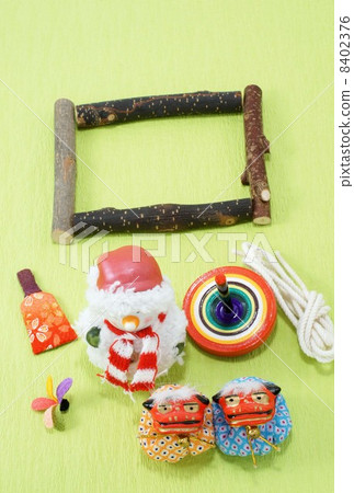 新年的卡片材料 8402376