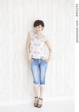 young woman      8403291