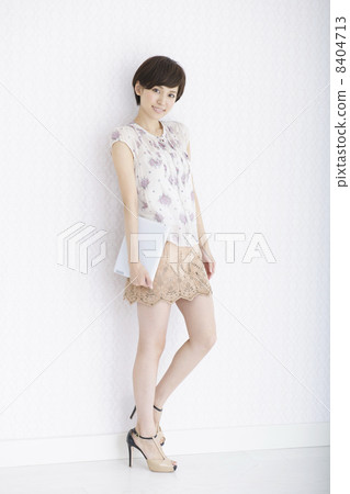 young woman      young woman      8404713
