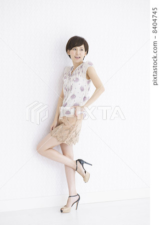 年輕的女士 年輕的女士 8404745