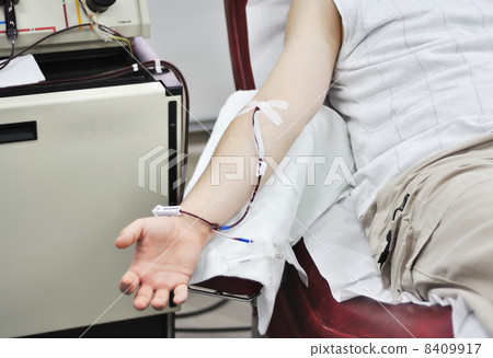 Giving blood in hospital 8409917