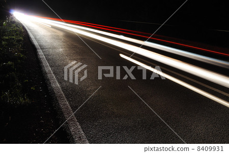 Traffic lights in night 8409931