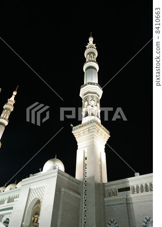 Medina Mosque at night 8410663