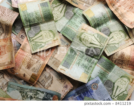 Arabic money banknotes 8411219