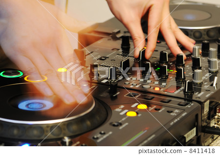 dj 8411418