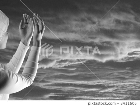 White prayer on black 8411605