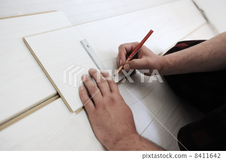 Precise drawing and measuring on floor 8411642