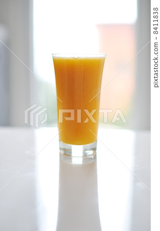 Glass of orange juice 8411838