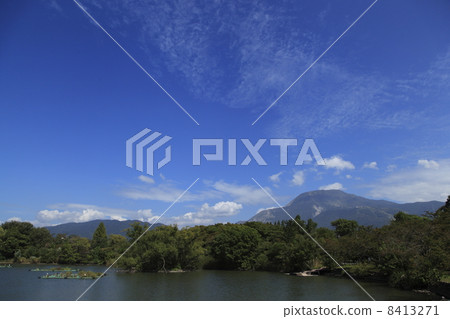 From summer to fall 8413271