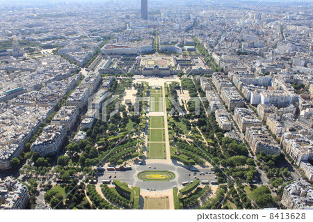 Champ de Mars Park 8413628